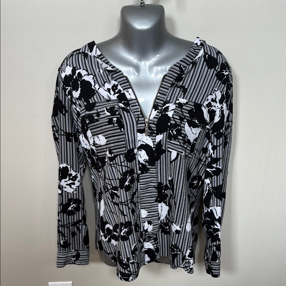 Casual Black and White Button Down Shirt with Abstract Floral Print